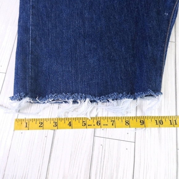 Levi's 501 Distressed Denim Cut Off Red Tab Jean Shorts in Stark Blue Size 40 - Picture 11 of 13